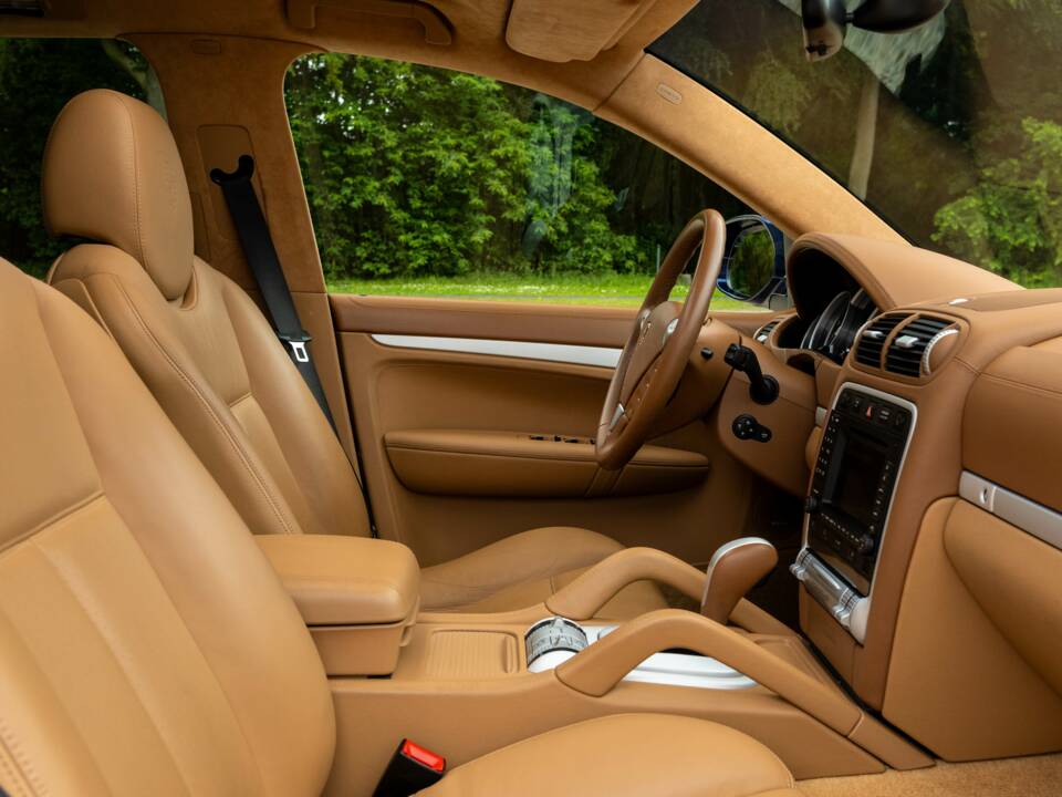 Image 20/25 of Porsche Cayenne Turbo (2008)