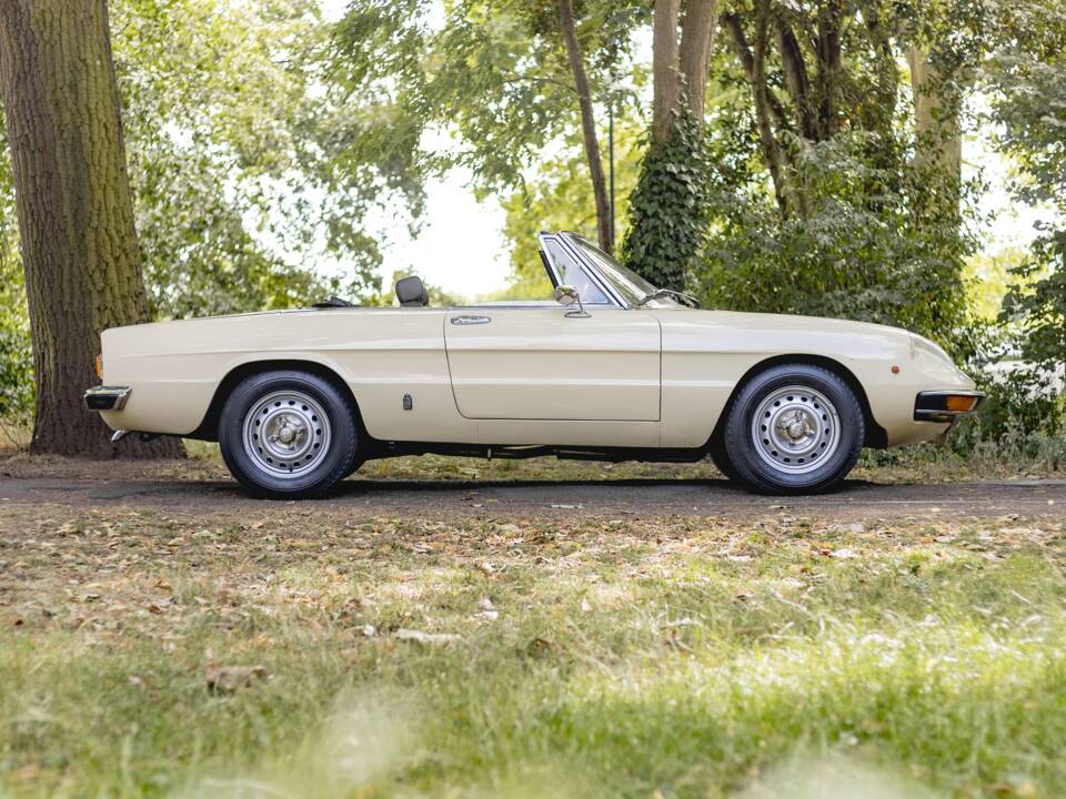 Immagine 15/50 di Alfa Romeo 2000 Spider Veloce (1980)