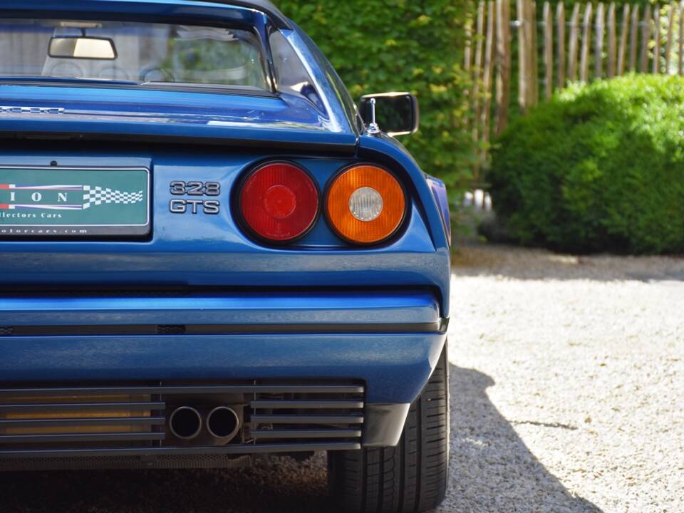 Image 21/47 of Ferrari 328 GTS (1989)