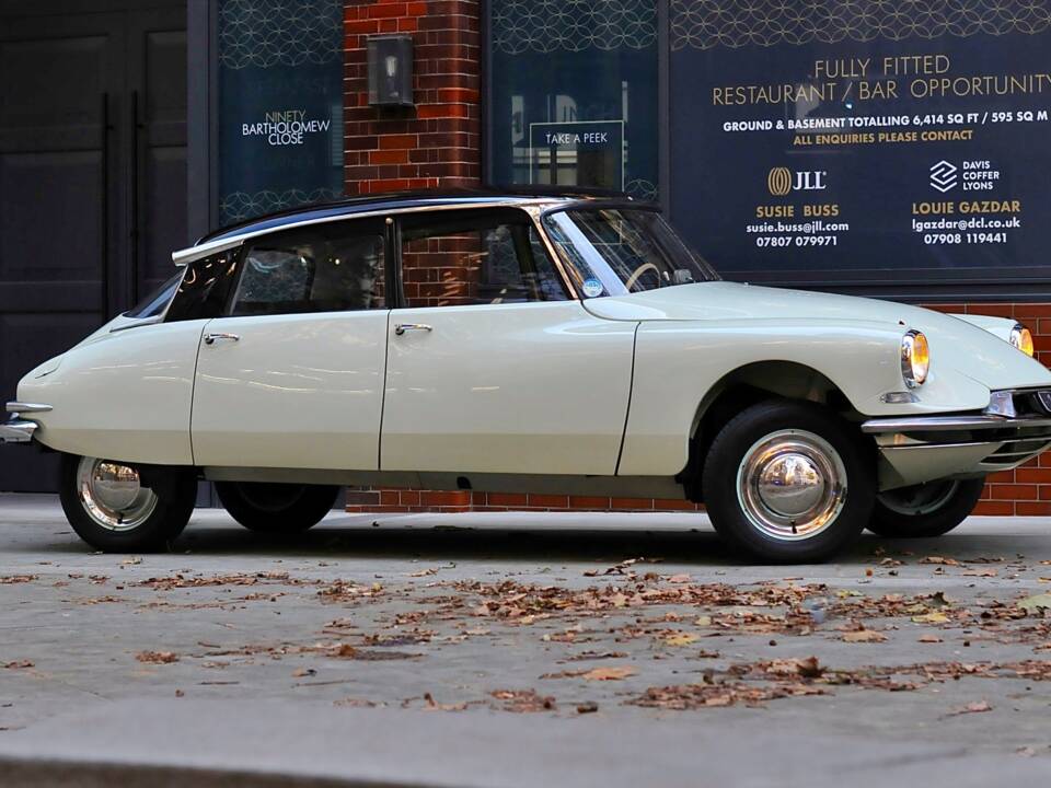 Image 11/56 of Citroën DS 19 (1958)