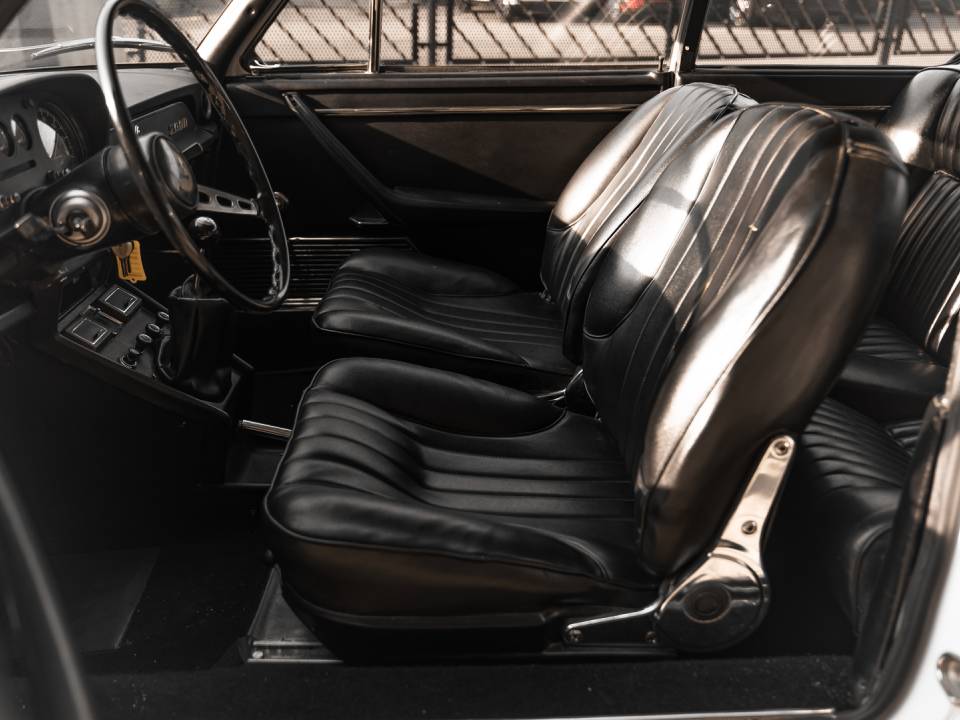 Image 16/34 of Lancia Flavia Coupé 2000 (1970)