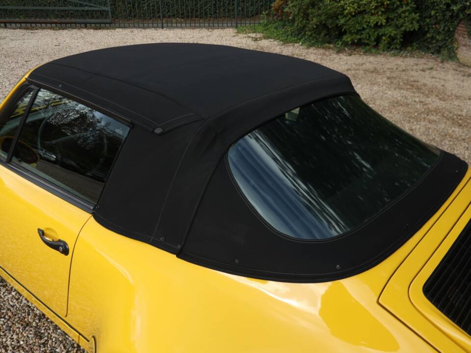 Image 26/50 of Porsche 911 Carrera 2 &quot;America Roadster&quot; (1993)