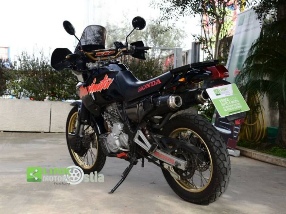 Image 2/10 of Honda DUMMY (1988)