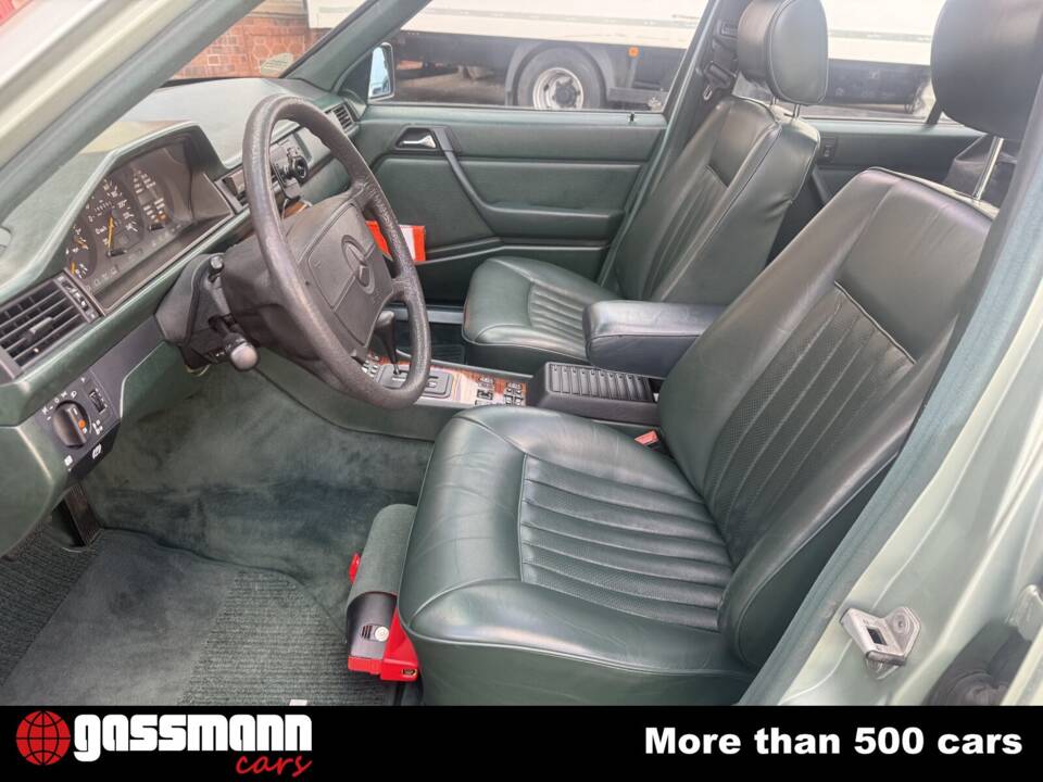 Bild 8/15 von Mercedes-Benz 300 TE 4-Matic (1988)