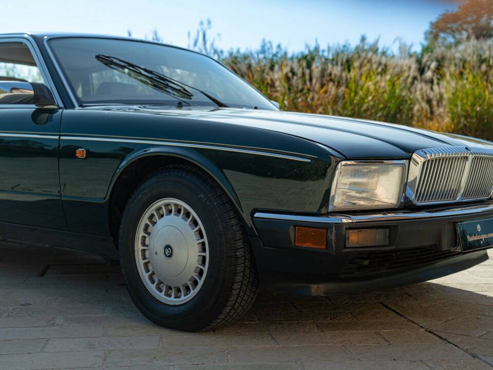 Afbeelding 31/50 van Daimler XJ 6 4.0 (1991)