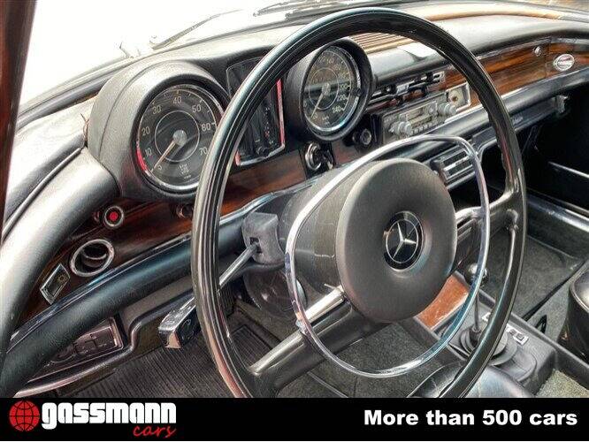 Image 9/15 de Mercedes-Benz 280 SE 3,5 (1970)