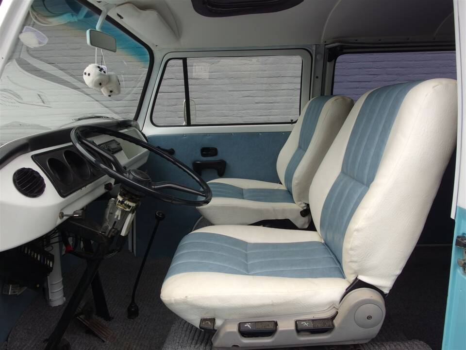 Bild 41/99 von Volkswagen T2b Kastenwagen (1977)