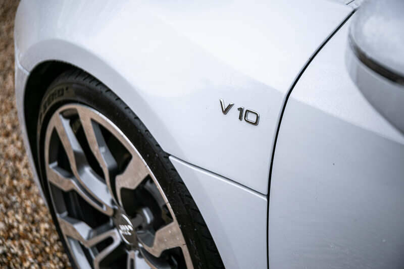 Image 30/38 of Audi R8 V10 (2010)