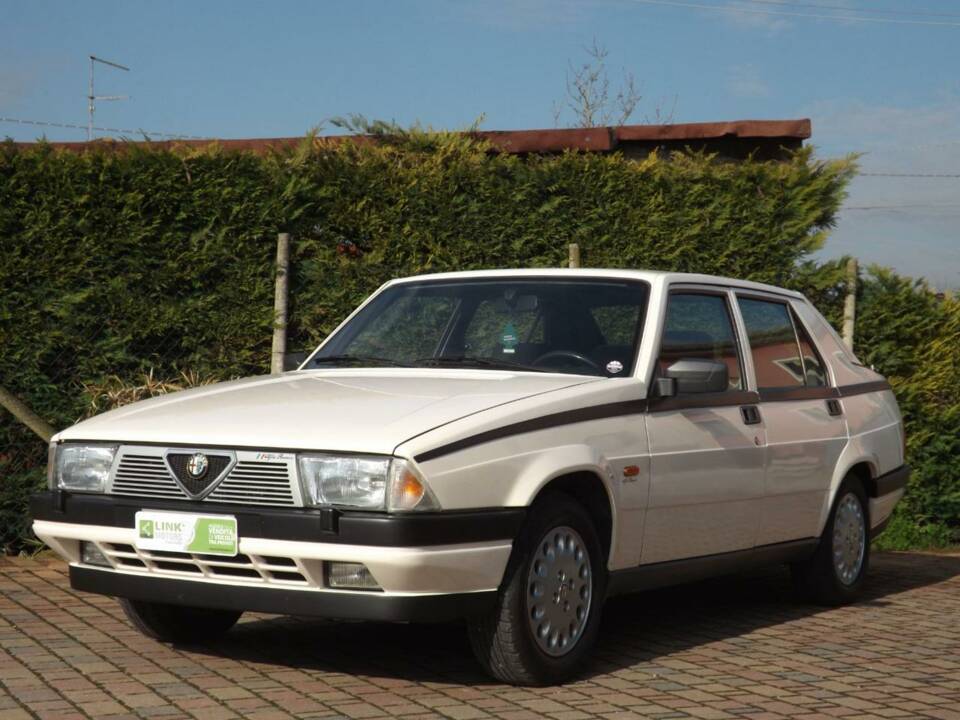 Afbeelding 1/50 van Alfa Romeo 75 2.0 (1986)