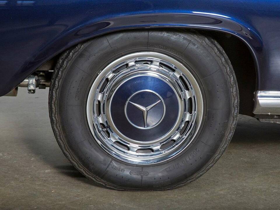 Imagen 20/34 de Mercedes-Benz 280 SE 3,5 (1969)