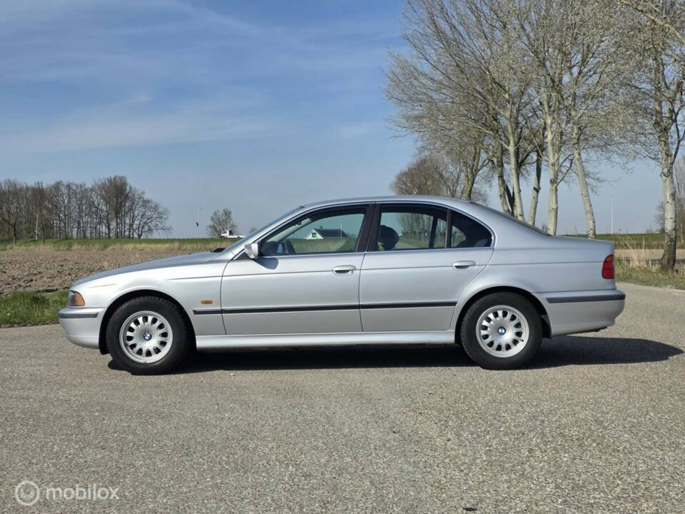 Imagen 3/37 de BMW 523i (1999)