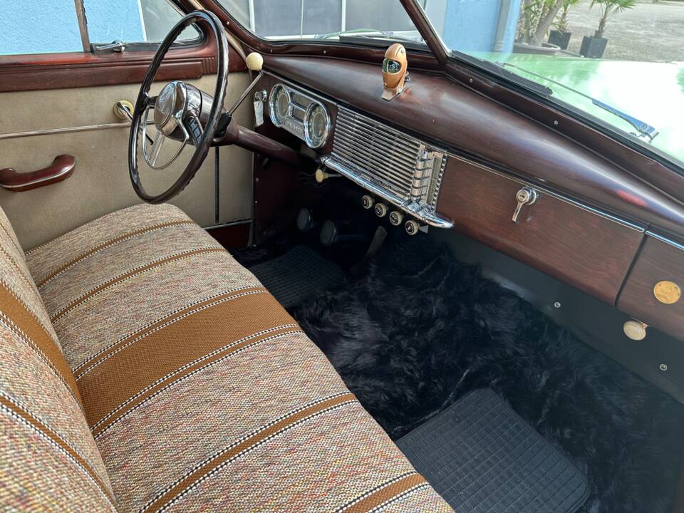 Image 61/82 of Packard Deluxe (1950)