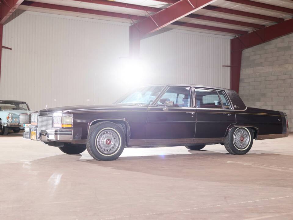 Image 15/58 of Cadillac Brougham Elegance (1988)