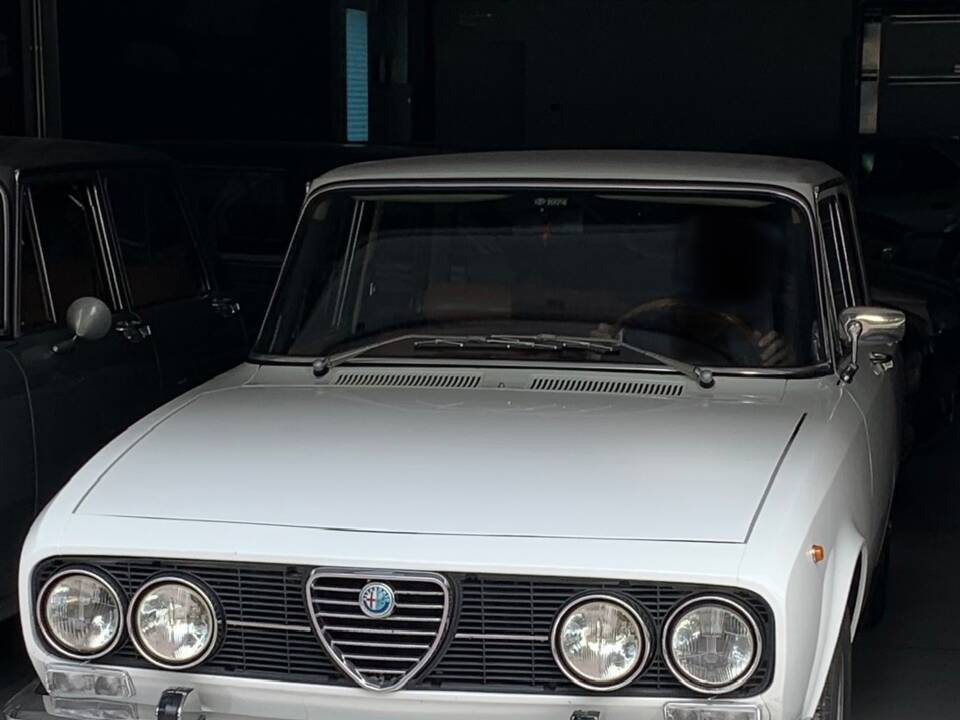 Bild 12/13 von Alfa Romeo 2000 Berlina (1973)