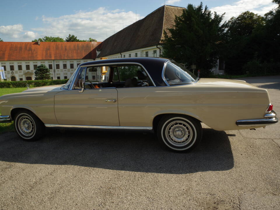 Image 21/73 de Mercedes-Benz 280 SE (1969)