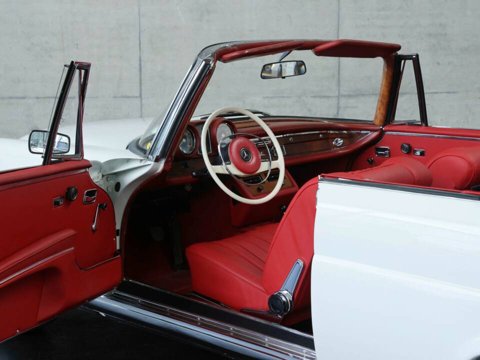 Image 20/50 of Mercedes-Benz 280 SE 3,5 (1969)