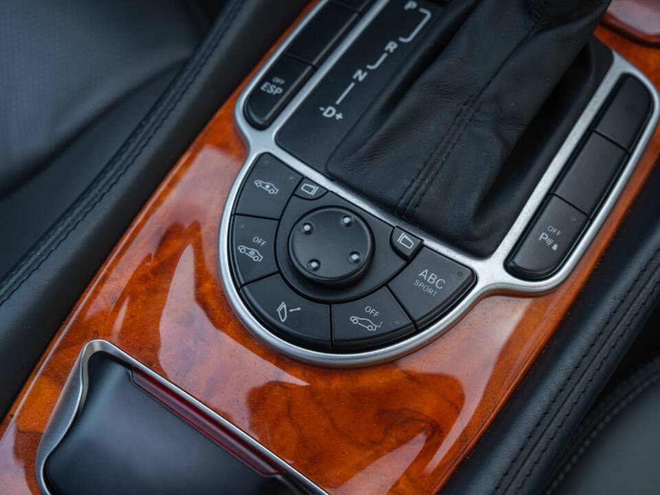 Image 49/86 de Mercedes-Benz SL 500 (2002)