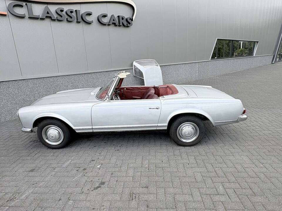Image 9/50 of Mercedes-Benz 230 SL (1966)