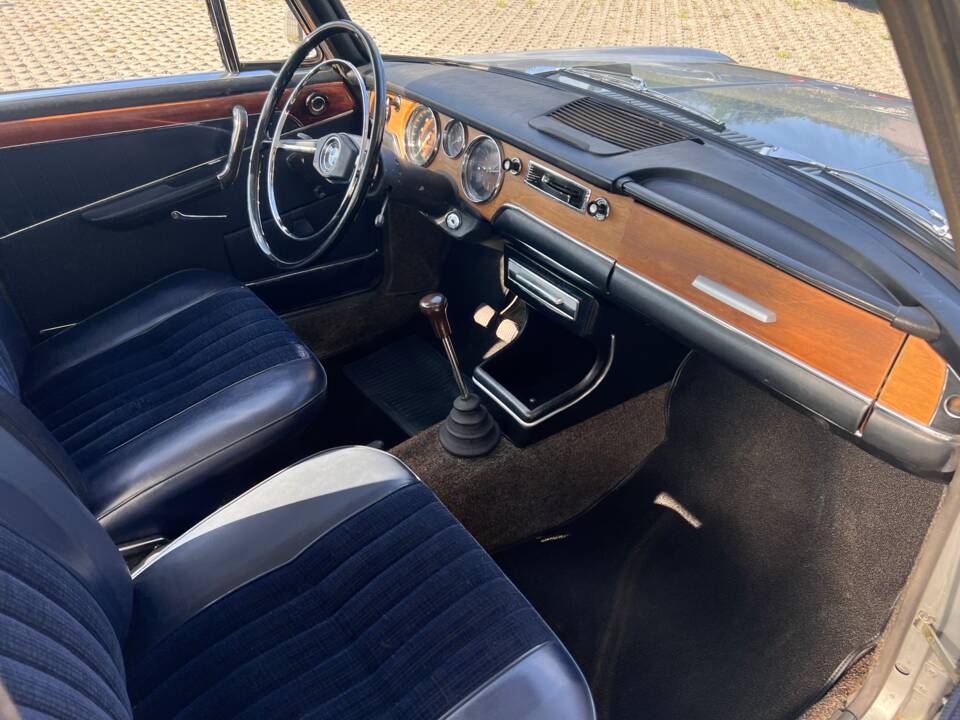 Image 24/30 of BMW 2000 tilux (1968)