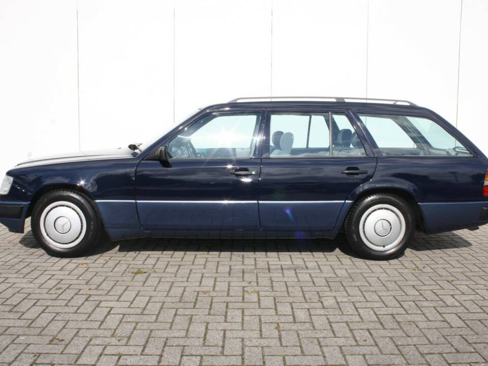 Bild 12/17 von Mercedes-Benz 230 TE (1986)