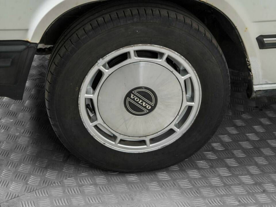 Image 23/50 de Volvo 740 (1984)