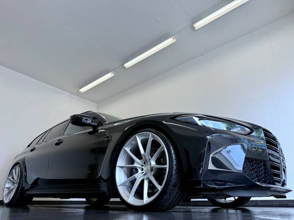 Image 2/34 of BMW M3 Competition Touring xDrive (2025)