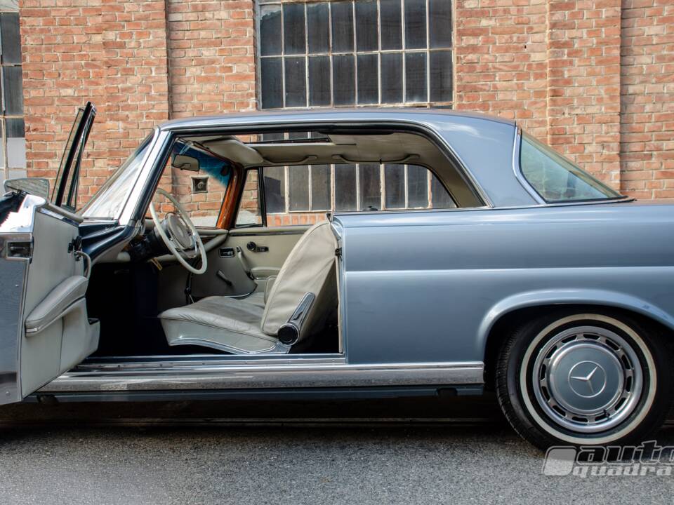 Afbeelding 11/18 van Mercedes-Benz 280 SE 3,5 (1973)