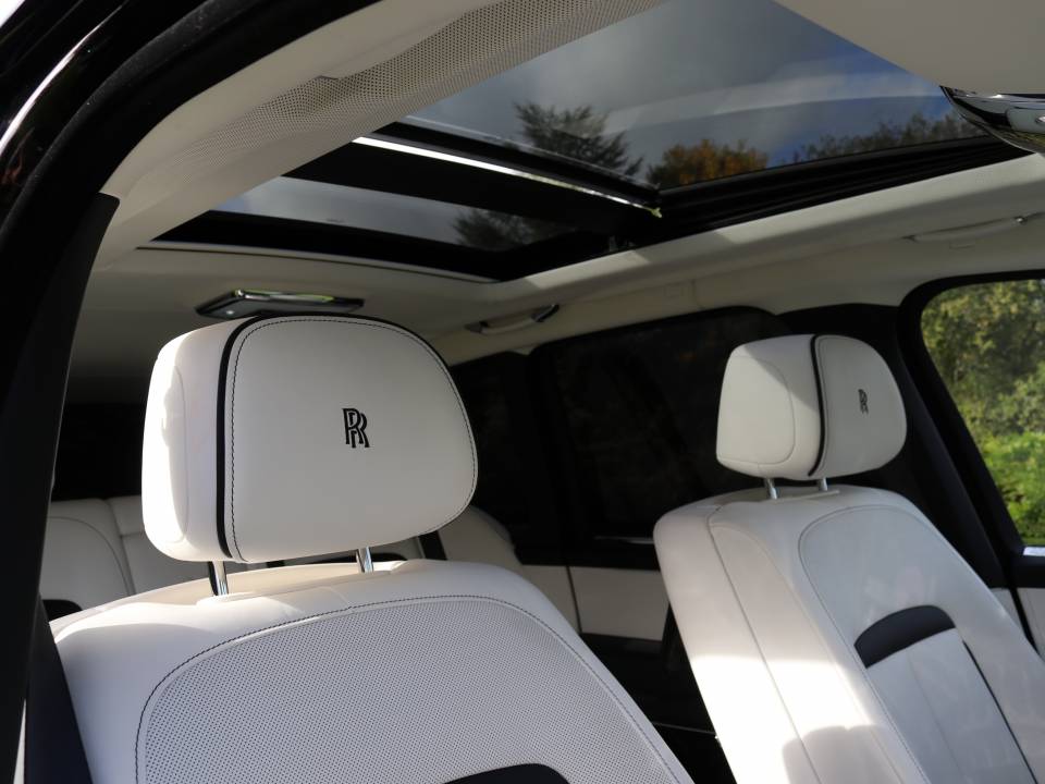 Image 50/100 of Rolls-Royce Cullinan Black Badge (2021)