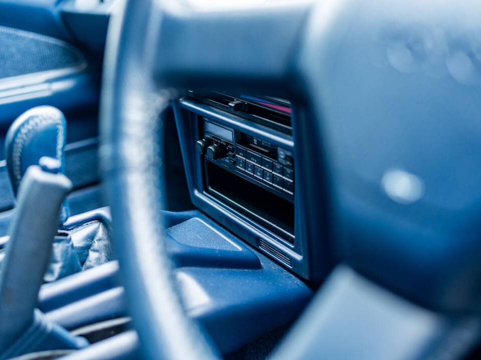 Image 36/49 of Toyota MR2 (1989)