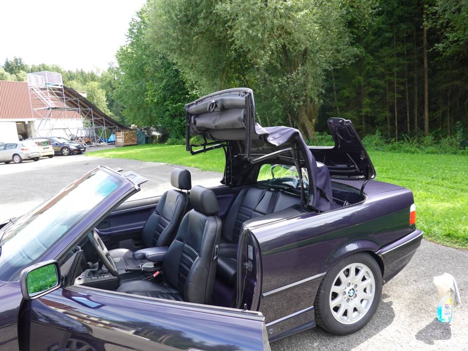 Image 21/21 de BMW 320i (1994)