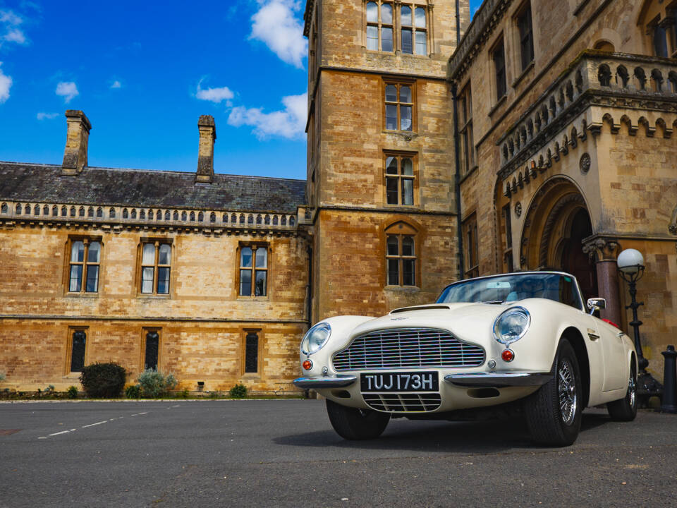 Bild 28/62 von Aston Martin DB 6 Mk II Volante (1970)
