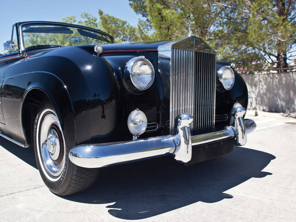 Image 8/18 of Rolls-Royce Silver Cloud II (1961)