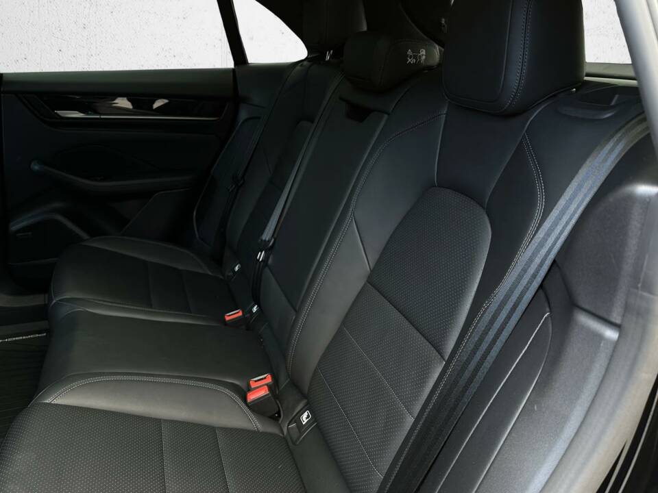 Image 6/13 de Porsche Macan Turbo (2024)