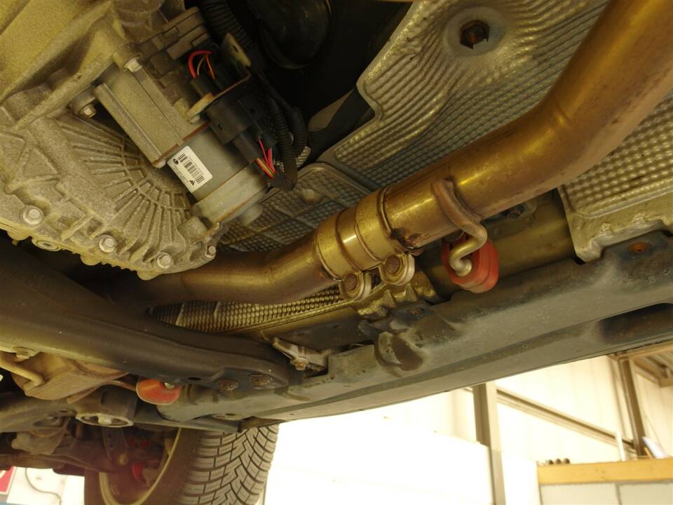 Image 96/99 of Porsche Cayenne Turbo (2007)