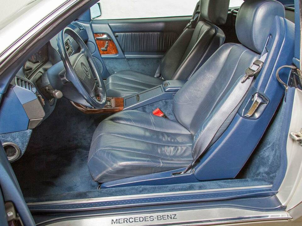 Image 16/20 of Mercedes-Benz SL 280 (1994)