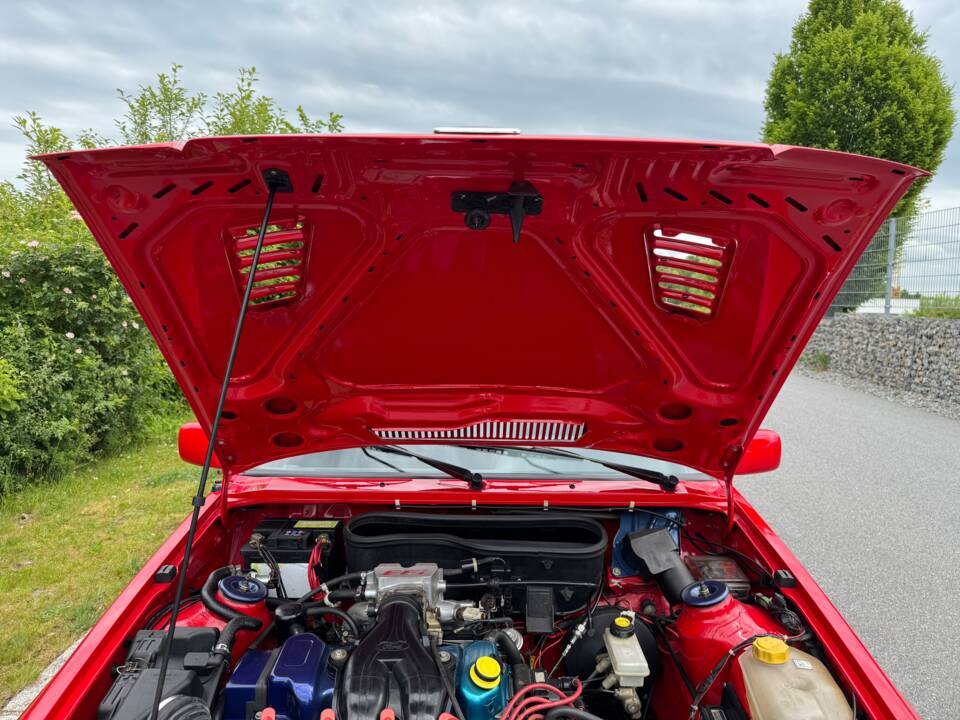 Image 36/49 of Ford Escort XR3i (1990)