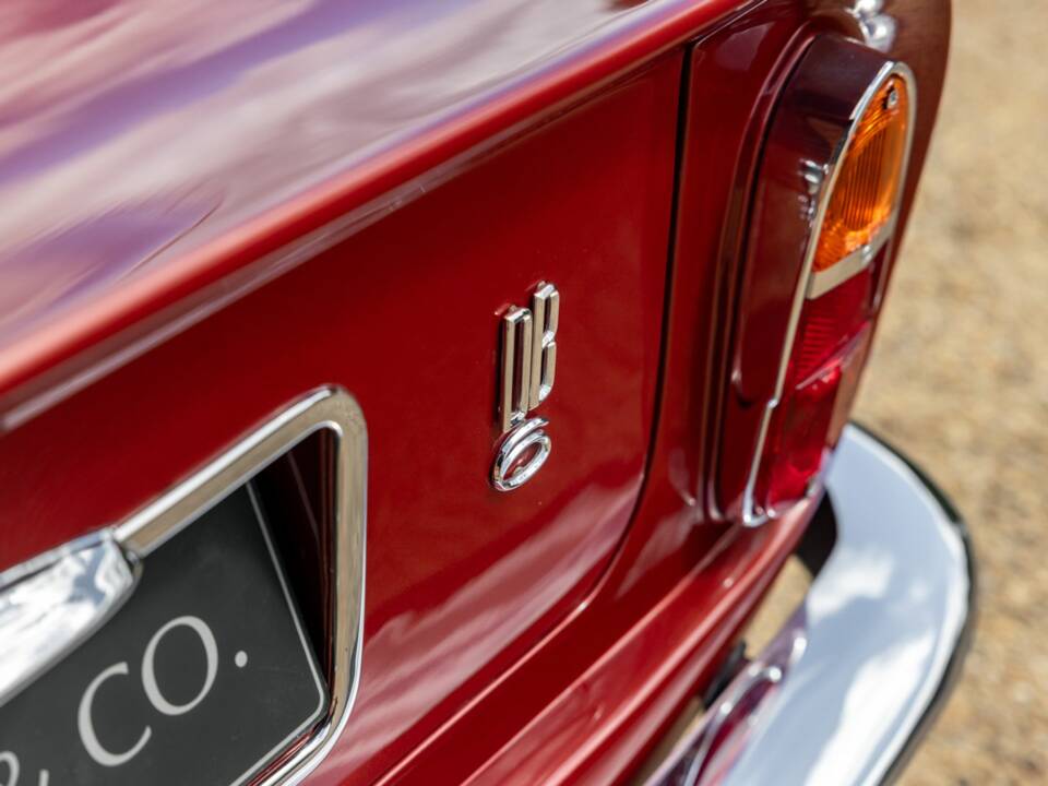 Bild 27/50 von Aston Martin DB 6 Vantage (1969)