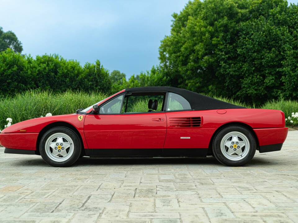 Image 14/50 of Ferrari Mondial T (1991)