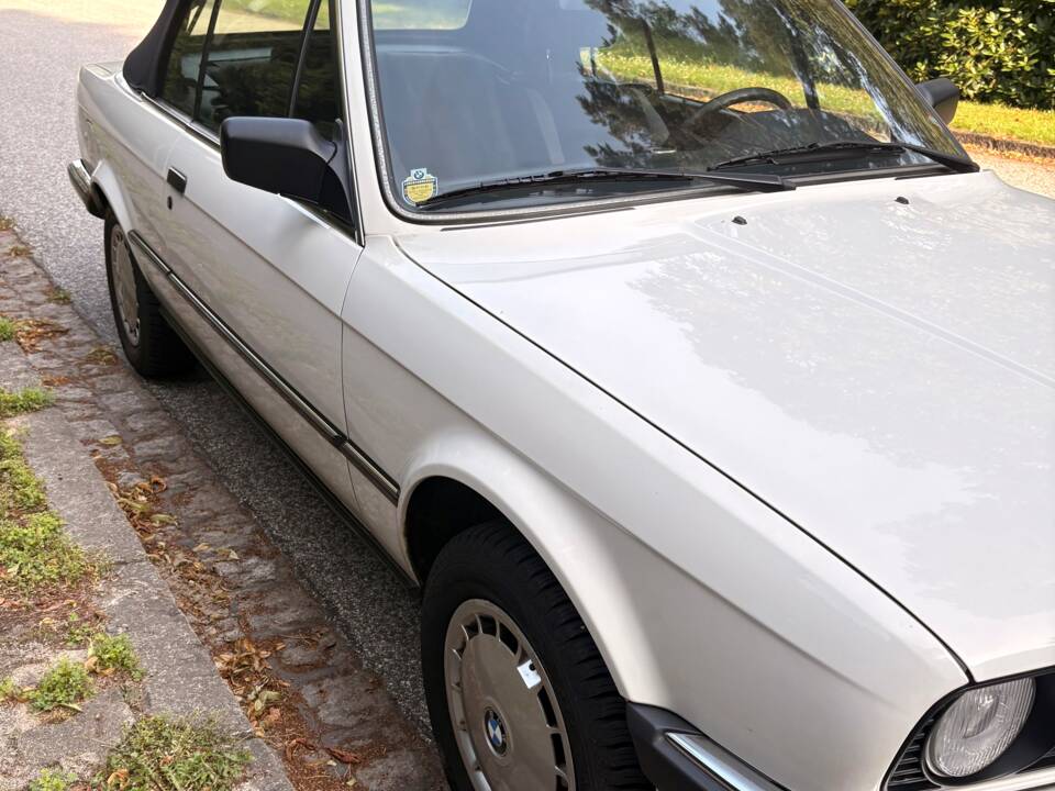 Immagine 9/75 di BMW 320i (1988)