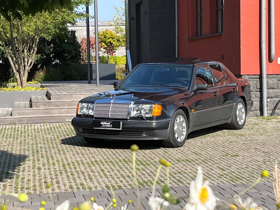 Imagen 1/20 de Mercedes-Benz 500 E (1992)