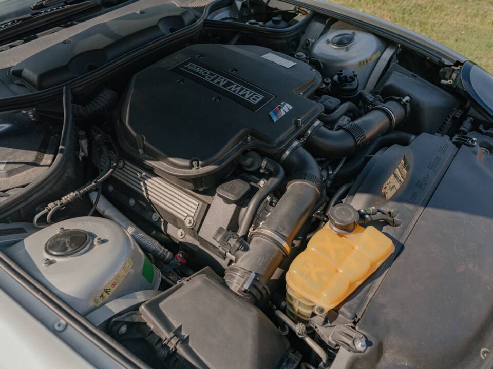 Image 141/185 of BMW Z8 (2001)