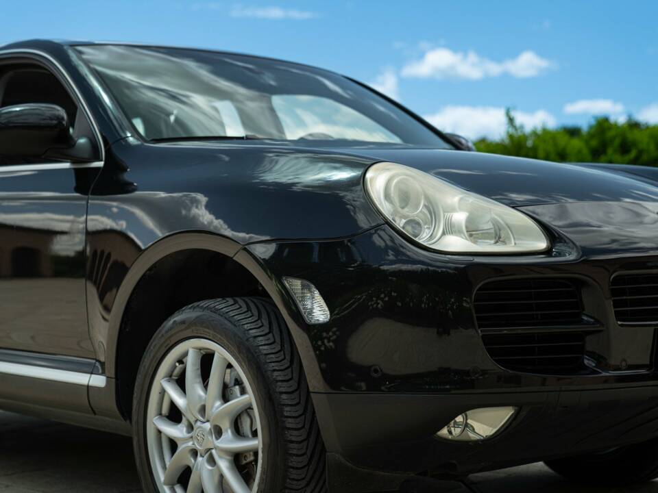 Image 18/50 of Porsche Cayenne S (2003)