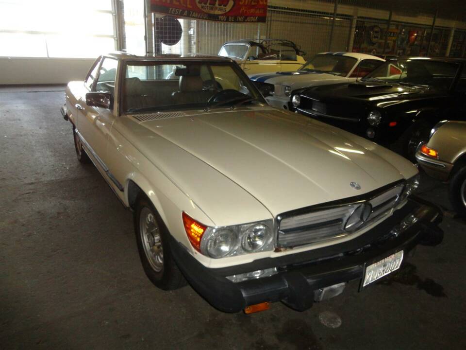 Image 25/29 de Mercedes-Benz 380 SL (1981)