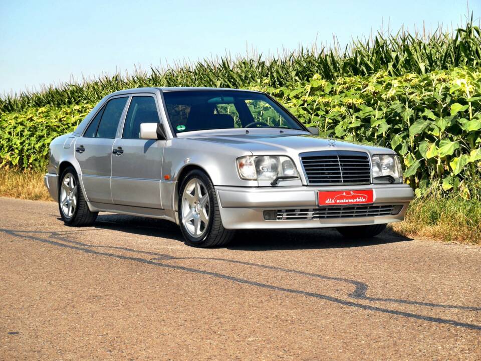 Imagen 3/10 de Mercedes-Benz E 500 (1995)