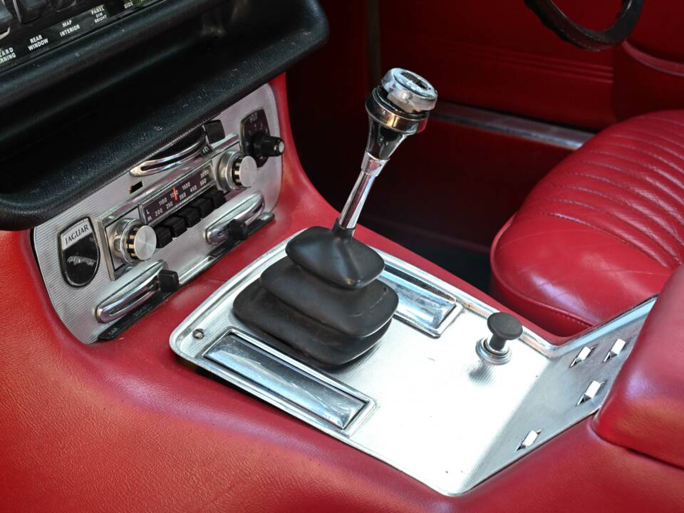 Image 39/50 of Jaguar XJ 6 4.2 (1971)