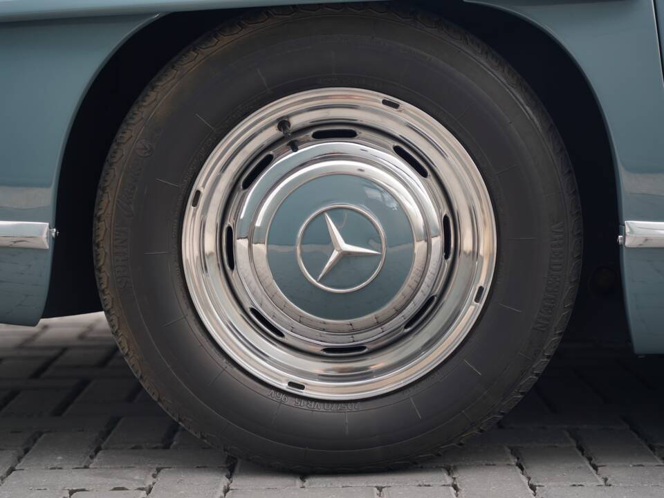 Image 39/43 of Mercedes-Benz 300 SL Roadster (1960)