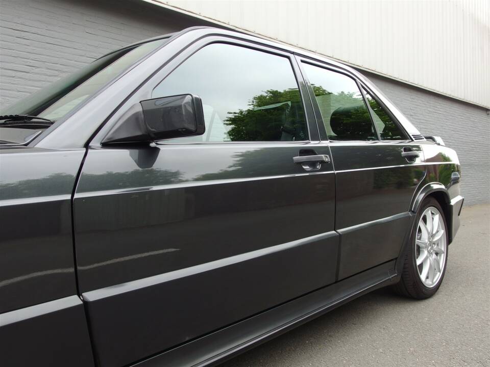Immagine 26/98 di Mercedes-Benz 190 E 2.3-16 (1985)