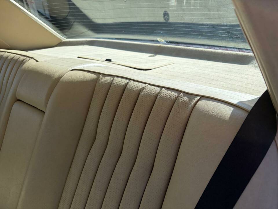 Image 22/50 of Mercedes-Benz E 200 (1993)