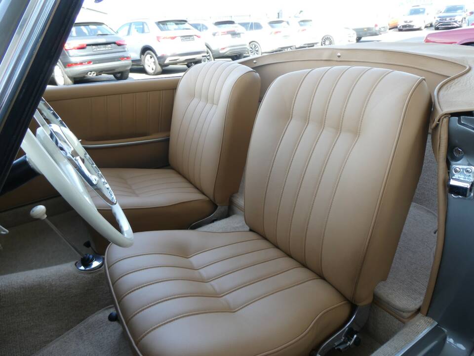 Image 11/30 de Mercedes-Benz 190 SL (1961)