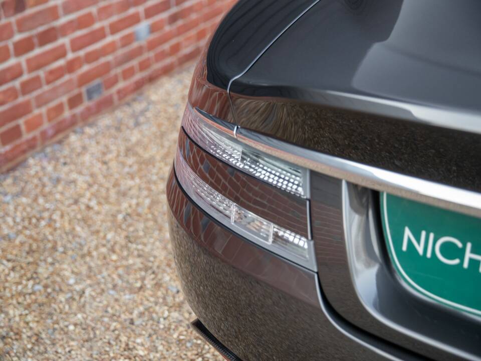 Image 31/50 of Aston Martin DBS (2011)